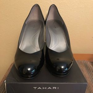 Tahari black patent pumps size 10